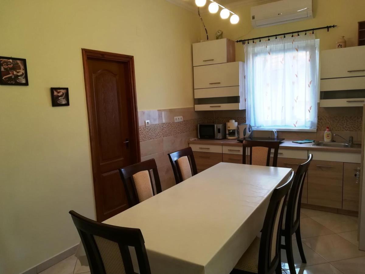 Kurucz Vendeghaz Hajduszoboszlo Apartment Bagian luar foto