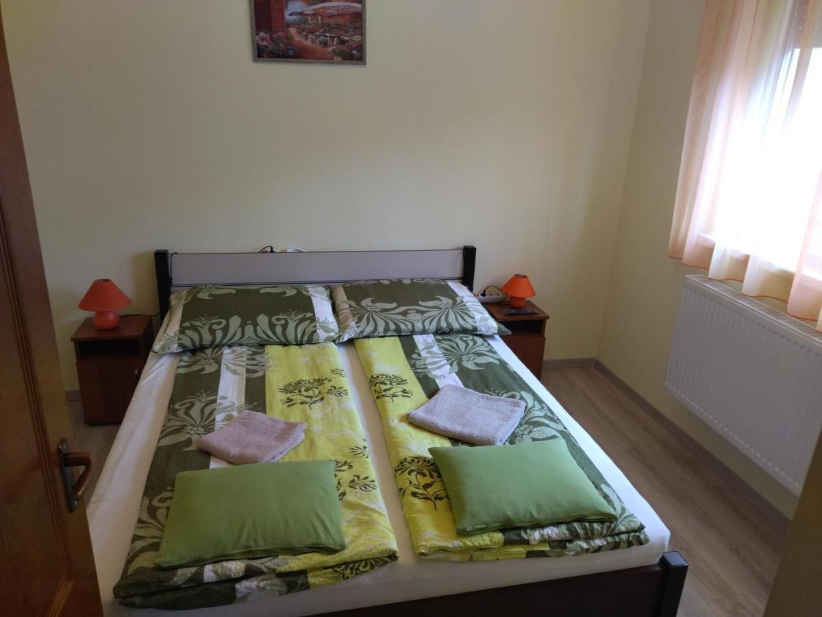 Kurucz Vendeghaz Hajduszoboszlo Apartment Bagian luar foto