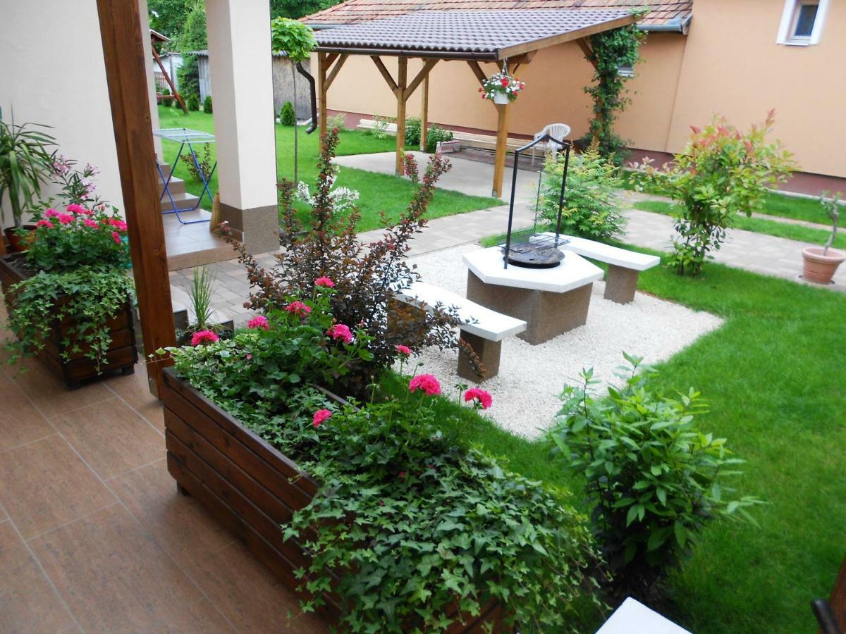 Kurucz Vendeghaz Hajduszoboszlo Apartment Bagian luar foto